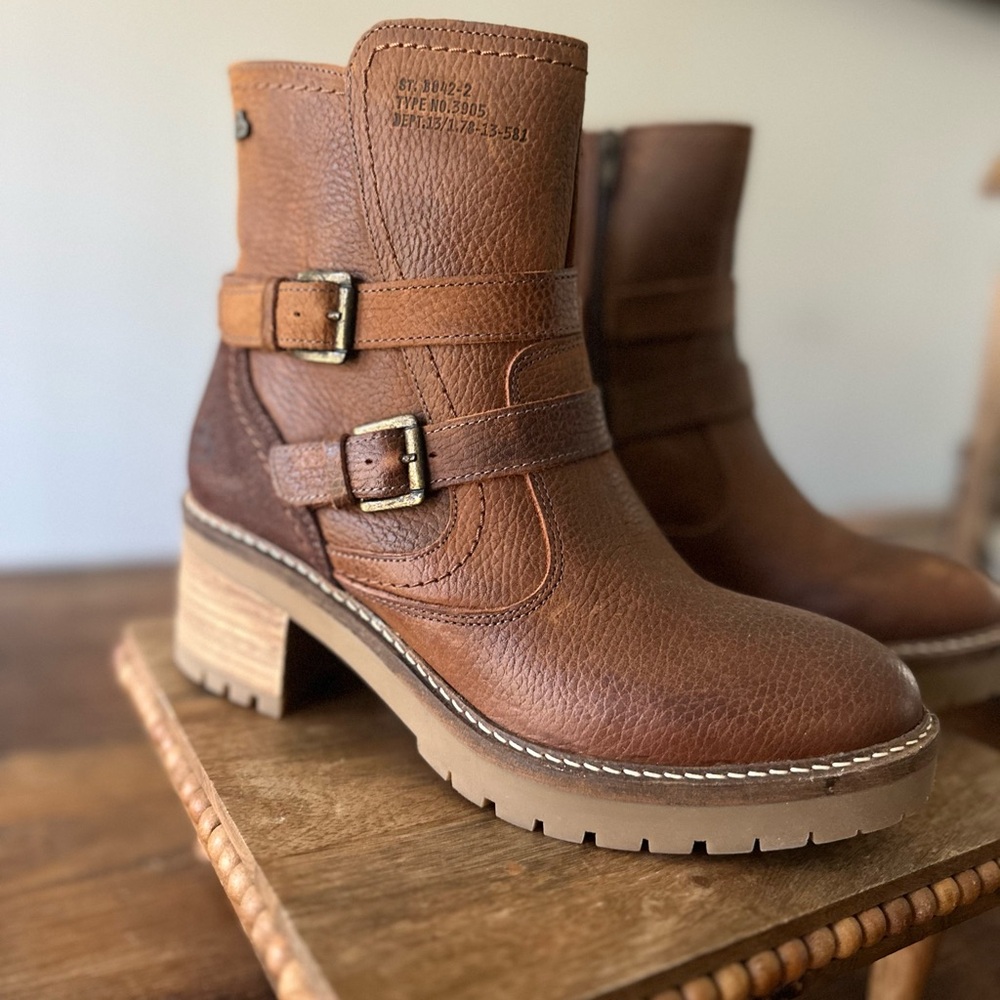 Women’s Bull Boxer Boots. Size 8. Brand new never worn